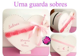 Urna guarda sobres corazón